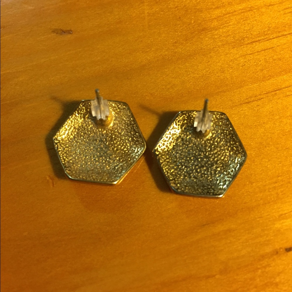 Geometric stud earrings - Picture 2 of 3